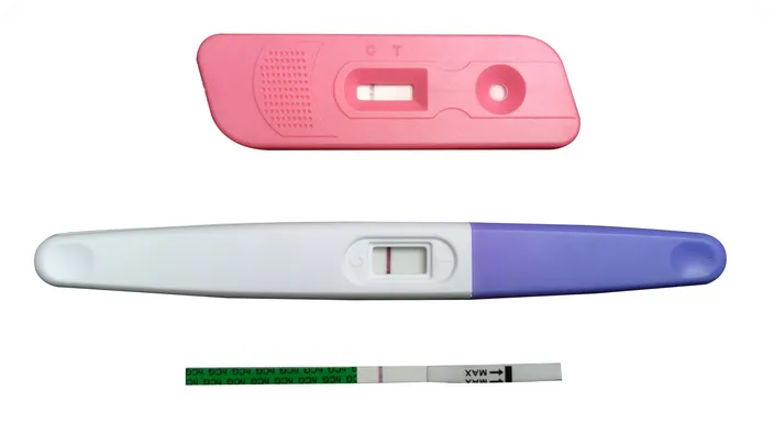 Tres tipos distintos de test de embarazo con resultado negativo