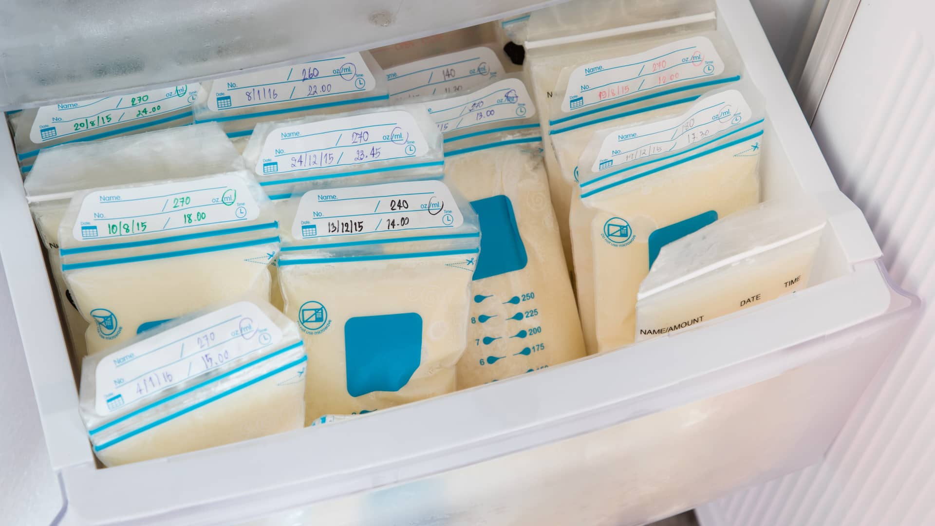 Bolsas de leche materna congeladas para su conservación