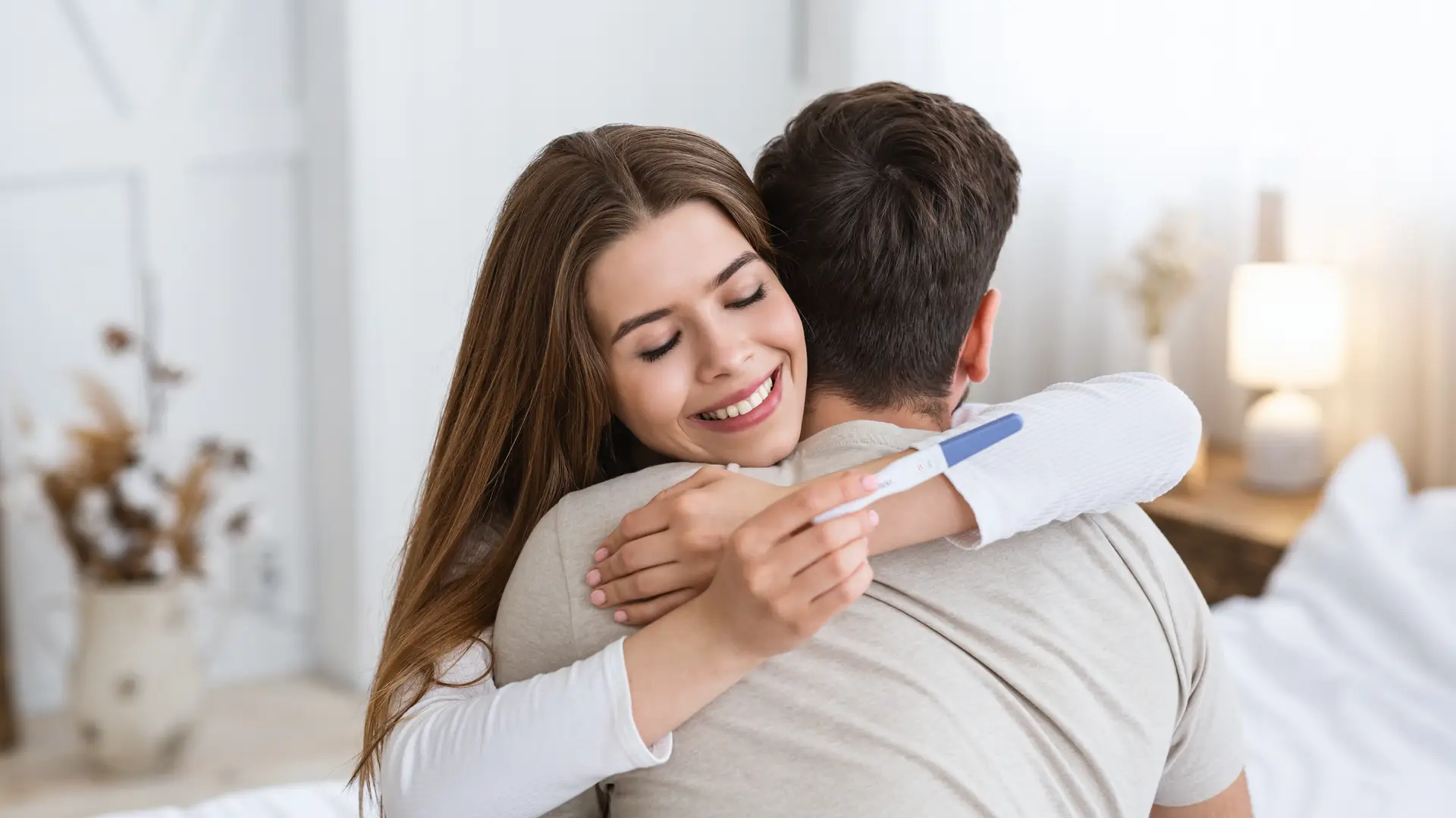 Pareja contenta tars descubrir que la mujer esta embarazada a pesar de que su esposo es esteril Pareja contenta tars descubrir que la mujer esta embarazada a pesar de que su esposo es esteril