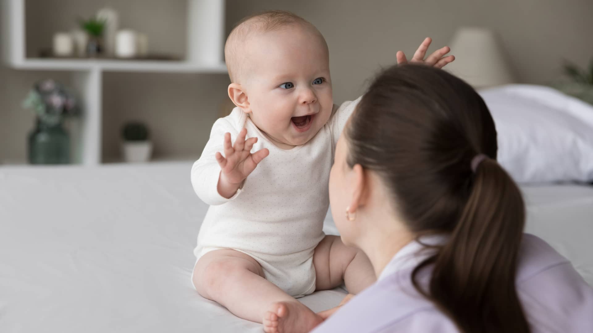 Cuándo empiezan a hablar los bebés, primeras palabras y edad límite