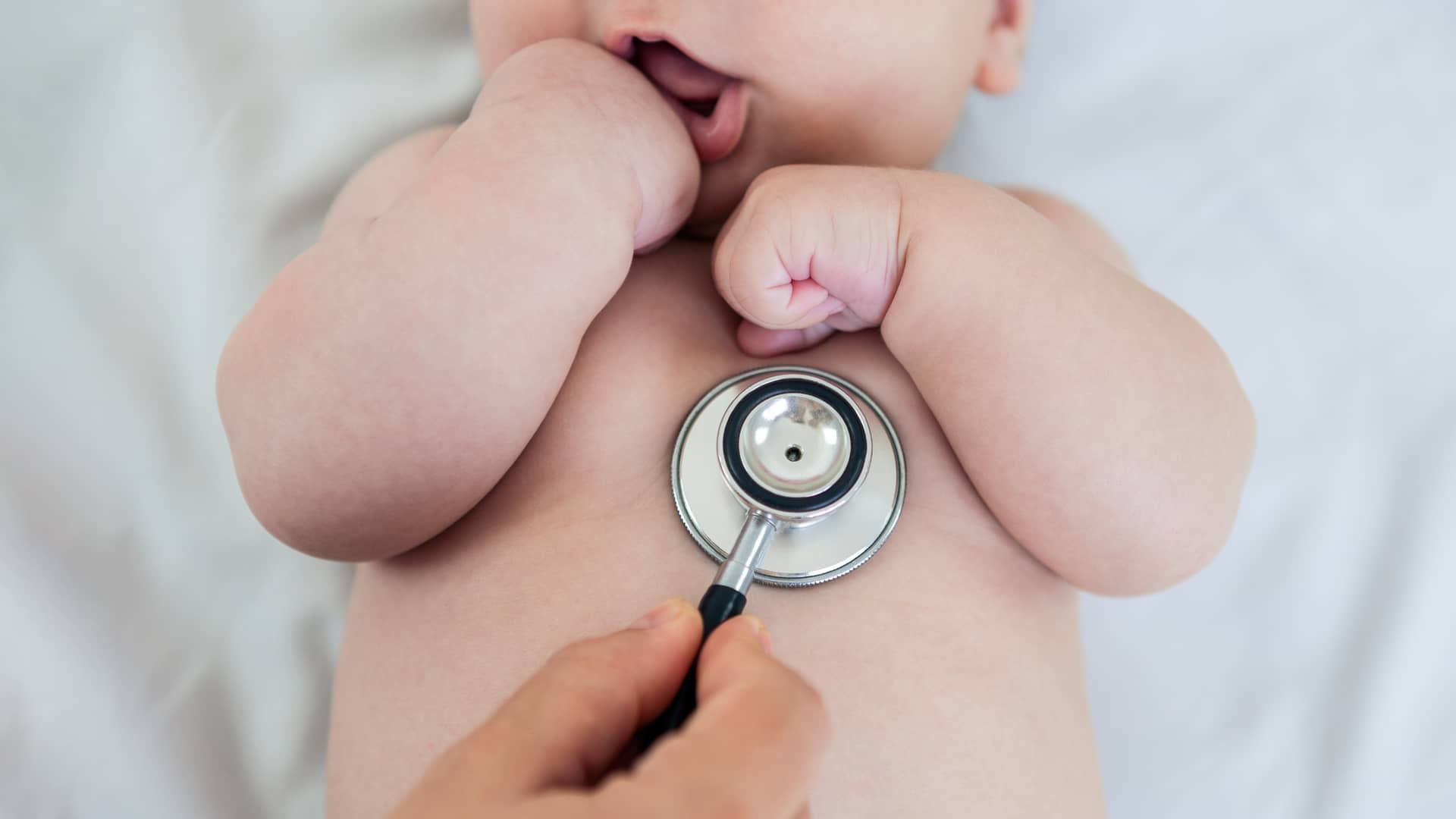 Fisioterapia para bebés con bronquiolitis: drena la mucosidad Fisioterapia para bebés con bronquiolitis: drena la mucosidad