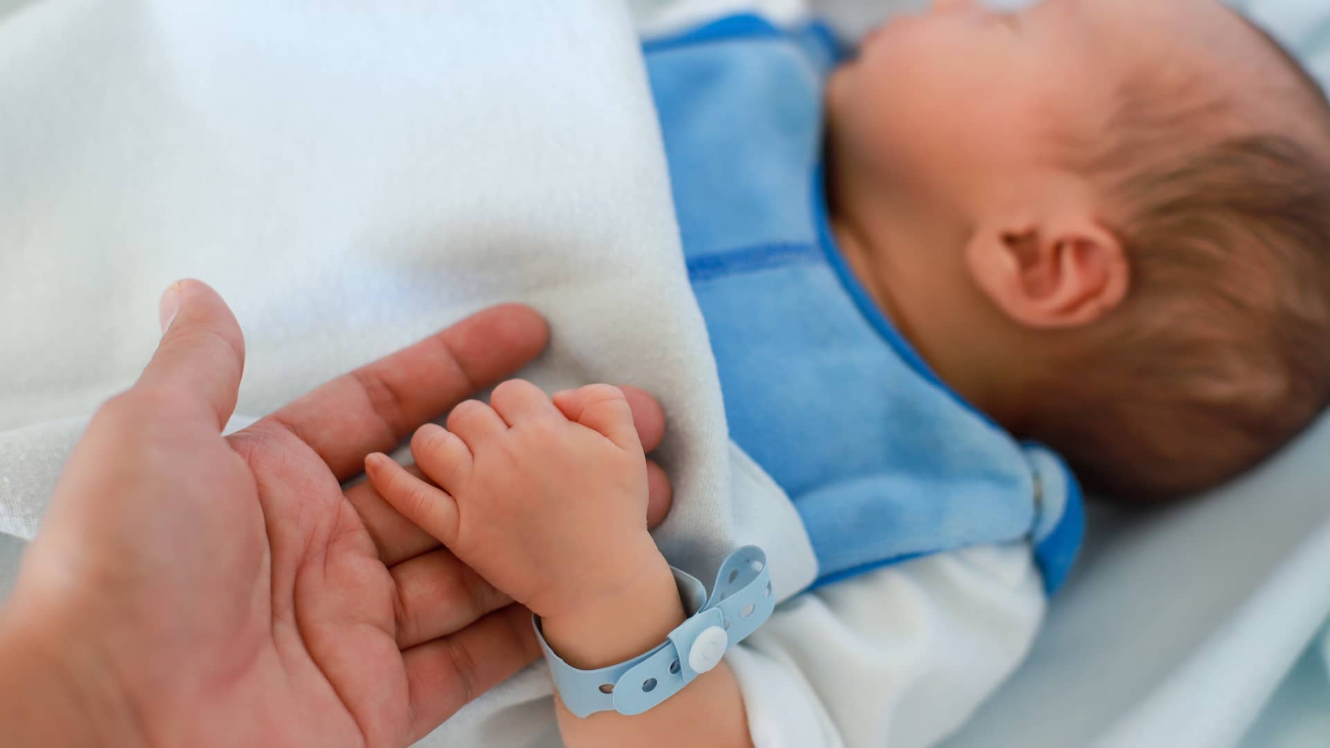 bebe en el hospital porque tiene cianosis bebe en el hospital porque tiene cianosis